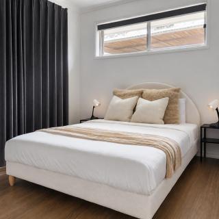 Spacious 3BR Home w Parking in Sunnybank - Relax & Unwind - 1
