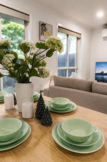 Spacious 3BR Home w Parking in Sunnybank - Relax & Unwind - 9