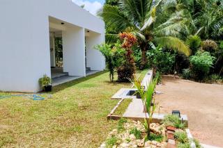 The White Porch - 7