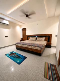 The Majestic 4BHK Haven Premium Family Stay - 5