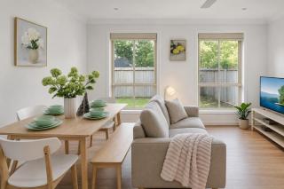 Spacious 3BR Home w Parking in Sunnybank - Relax & Unwind - 8