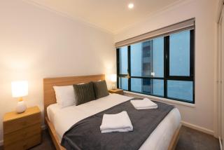Spacious 3-bed Unit in Melbourne CBD w Pool & Gym - 7