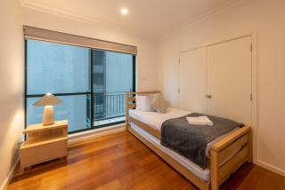 Spacious 3-bed Unit in Melbourne CBD w Pool & Gym - 6