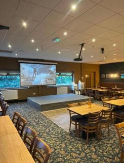 Pet Friendly 2-Bed Lodge Sleeps 5 Pool & Parking - 0