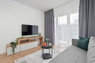 Spacious Apartment for 4 Guests with a Balcony in the Center of Łódź by Noclegi Renters - 7