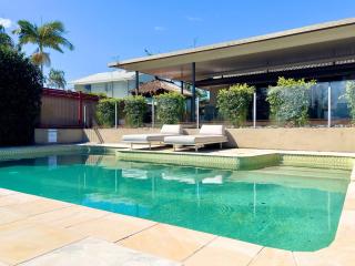 Waterfront Retreat with Pool & Pontoon Broadbeach - 0
