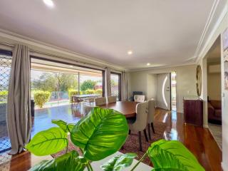 Waterfront Retreat with Pool & Pontoon Broadbeach - 4