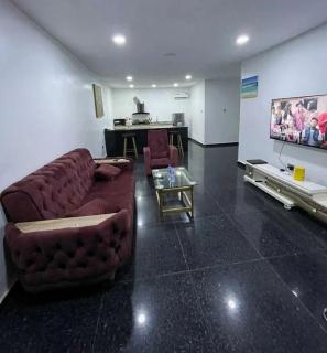 E1 Apartments - Private shortlet Apartment - 3