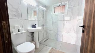 Charming 1BR Stay, 5 Minutes Walk to the Beach! - 3