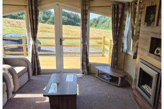 Cabin - Sleeps 6 - Outdoor Pool and Parking - 8
