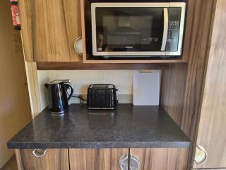 Cabin - Sleeps 6 - Outdoor Pool and Parking - 3