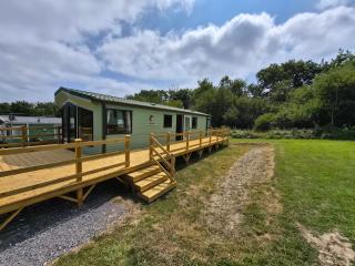 Cabin - Sleeps 6 - Outdoor Pool and Parking - 0