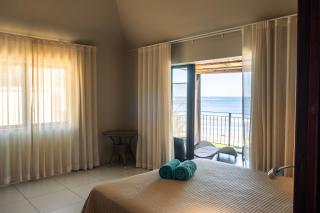 Beachfront villa by M&H - 9