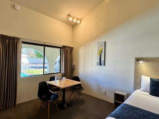 Captains Quarters Motor Inn - 2