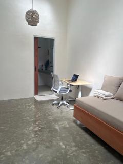Bright Modern 2BR Santa Fe Home, Near Beach, Workspace - 7