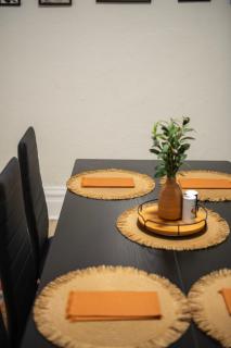 Funky 3-bedroom - 5 min walk to Grandview Overlook - 1
