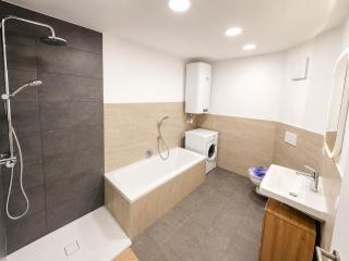 Aldrans Apartment with 3 bedrooms - 4