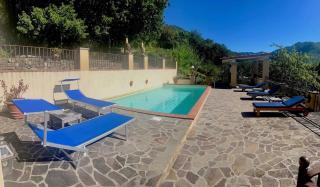 Cozy Retreat with Pool and Stunning Views in Gattaia - 9