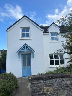 Charming 4-Bedroom House in Skibbereen - Pet Friendly Retreat - 6