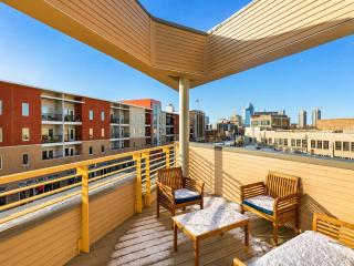 Upscale 3BR Penthouse by CozySuites - 2