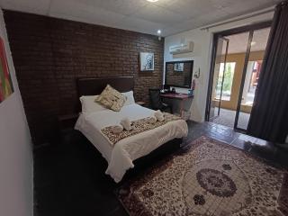 Monticello Guesthouse - 8