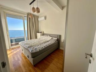 Luxury Apartment with Pool Sea View Beach Balcony - 6