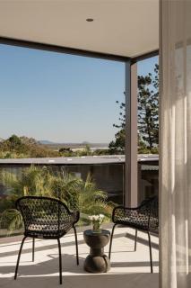 Stylish Pad, Ocean Views, Walk to Hastings Street - 5