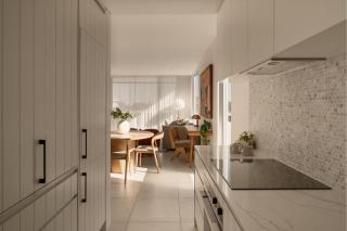 Stylish Pad, Ocean Views, Walk to Hastings Street - 2