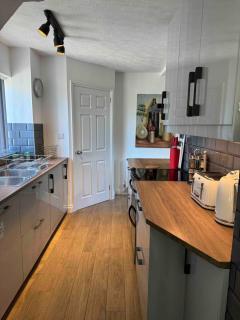 City Stay with Jacuzzi Gym Free Parking 2 Spaces - Hereford - 3