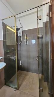 Modern Apartment Hosting by Avora Residences - 1