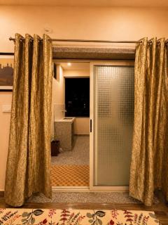 The Amber Haven - A Cozy Urban Retreat - 4