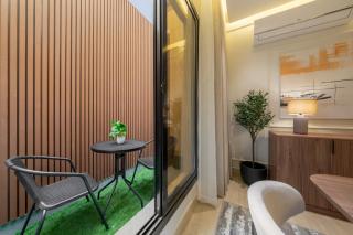 NEW Cozy 3BR Apt - Business-ready - Central Location - 8