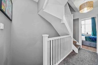 Modern Coventry Home CinemaTV Games Sleeps 12 - 1