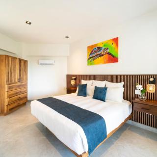 Luxury 5BR Villa with Pool & Jacuzzi - 2
