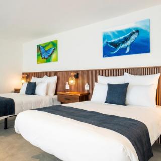 Luxury 5BR Villa with Pool & Jacuzzi - 8