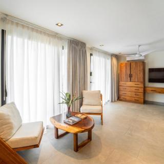 Luxury 5BR Villa with Pool & Jacuzzi - 9