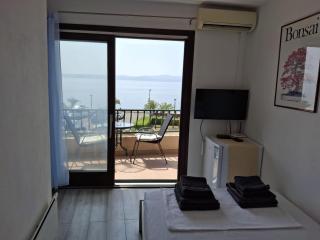 Seafront Studio Apartment+Balcony - 6