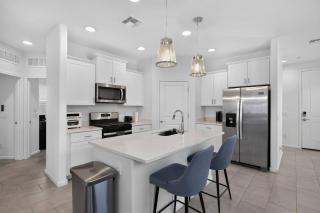 Mins to Banner* St. Mary’s* El Rio* TUS Airport - 7