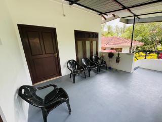 The Cosy Home - Airport Lodge - 6