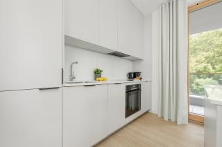 Stylish Apartments with Air Conditioning and Parking Near the Airport by Renters Prestige - 2