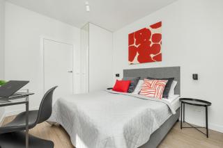 Stylish Apartments with Air Conditioning and Parking Near the Airport by Renters Prestige - 5