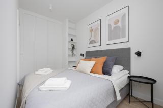 Stylish Apartments with Air Conditioning and Parking Near the Airport by Renters Prestige - 3