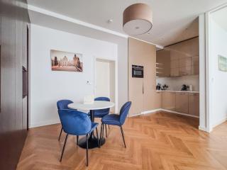 Luxury Stay in Old Town - 6