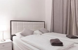Stylish 2BR Apartment with Fast WiFi in Prime Location - 3