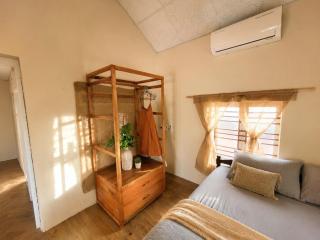 Về Nhà - A House by the Sea - 3