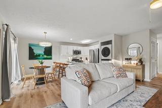 Game Day Luxury 2B2BA Condo By ND Balcony - 5