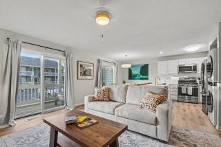 Game Day Luxury 2B2BA Condo By ND Balcony - 4