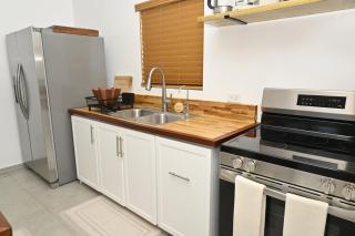 Sapphire Cottage - Brand New Beach Villa with Pool home - 2