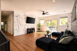 Retreat House - Heated Pool - Pickleball court - 2