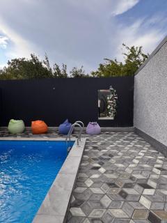 Tropic House - 2